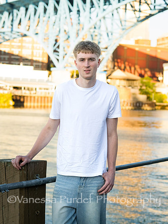 Lucas 21-1119609.jpg