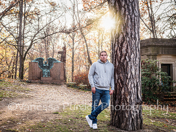 Christian 28 -()